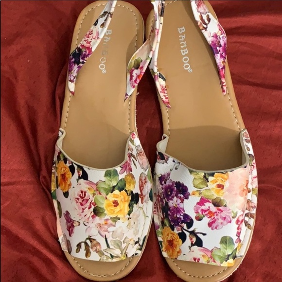 FLORAL. SANDALS - Picture 1 of 6
